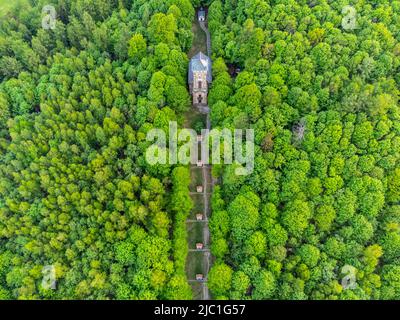 Kalvarienberg und Kapelle des Heiligen Kreuzes von oben Stockfoto