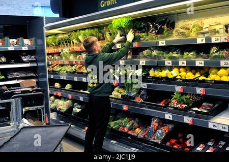 Kopenhagen/Dänemark/09 June 2022/.365 Discounter Lebensmittelgeschäft in der dänischen Hauptstadt Kopenhagen. (Foto..Francis Dean/Deanpices. Stockfoto