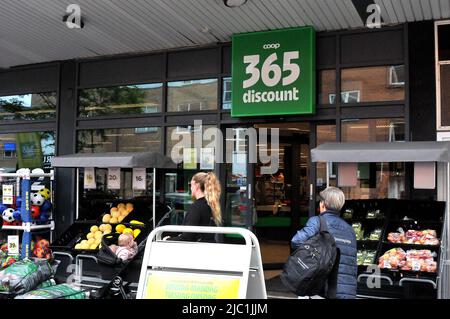 Kopenhagen/Dänemark/09 June 2022/.365 Discounter Lebensmittelgeschäft in der dänischen Hauptstadt Kopenhagen. (Foto..Francis Dean/Deanpices. Stockfoto