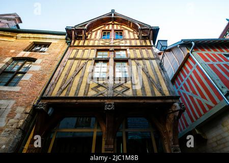 Traditionelle Fachwerkhäuser in Troyes, Aube, Champagne-Ardenne, Frankreich. Stockfoto