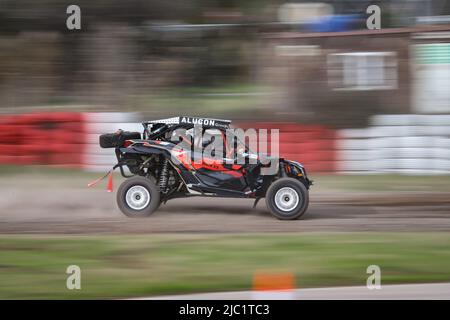 KOCAELI, TÜRKEI - 26. DEZEMBER 2021: UTV-Auftritt während der türkischen Rallycross-Meisterschaft. Stockfoto