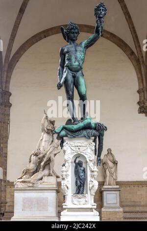 Perseus mit dem Leiter der Medusa (Benvenuto Cellini), Piazza della Signoria, Florenz (Florenz), Toskana, Italien Stockfoto