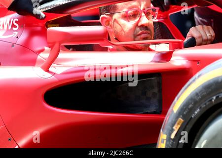 Ferrari F1-75 Flügel Spiegel Detail. 09.06.2022. Formel 1 Weltmeisterschaft, Rd 8, Großer Preis Von Aserbaidschan, Baku Street Circuit, Aserbaidschan, Tag Der Vorbereitung. Der Bildnachweis sollte lauten: XPB/Alamy Live News. Stockfoto