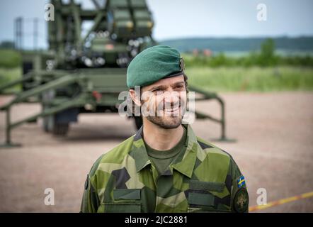 Prinz Carl Philip bei seinem Besuch im Luftverteidigungsregiment LV6 in Halmstad, Schweden, am 09. Juni 2022, und zeigte das Air Defense System 103 (LvS103) Patriot. Foto: Johan Nilsson / TT / Code 50090 Stockfoto