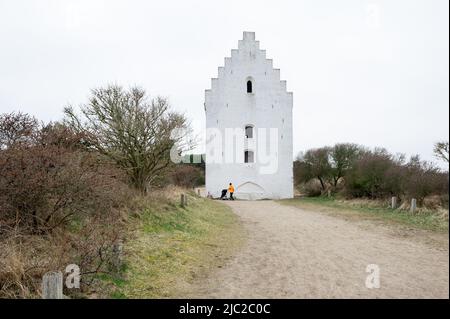 Sandbedeckte Kirche (Dänisch: Den Tilsandede Kirke, auch übersetzt als die begrabene Kirche, und auch bekannt als Alte Skagen Kirche), Skagen, Jütland, Dänemark Stockfoto