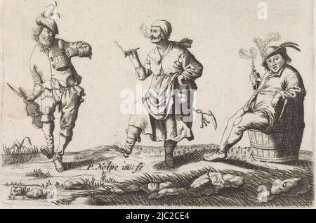 Ein Bauer und die Frau eines Bauern tanzen Seite an Seite im Gras. Die Bäuerin hält in der einen Hand einen Trinkbecher und in der anderen eine Geige.die Bäuerin raucht eine Pfeife und hat einen Schlüsselbund und ein Messer an ihrer Robe. Rechts sitzt ein Mann auf einem Fass, das als Stuhl benutzt wird, tanzende Bäuerin und Bauernfrau und ein Mann auf einem Fass, Pieter Nolpe (auf Objekt erwähnt), Druckerei: Anonym, Pieter Jansz. Quast, Amsterdam, 1623 - 1703, Papier, Gravur, H 92 mm × B 118 mm Stockfoto