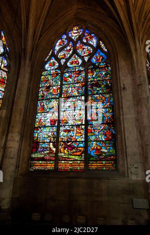 Buntglasfenster der Troyes-Kirche von Sainte-Madeleine, erbaut im 12.. Jahrhundert. Aube, Champagne-Ardenne, Frankreich. JUBE aus dem 16.. Jahrhundert von Jean Stockfoto