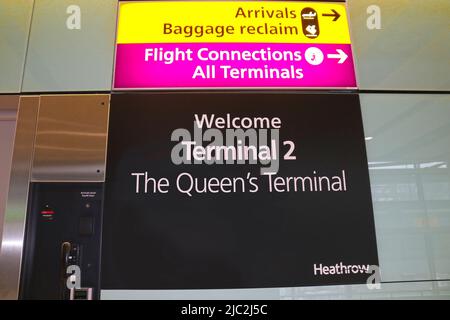2018 01 02 London UK Sign in Heathrow Airport Welcom to Terminal 2 The Queen's Terminal. Stockfoto