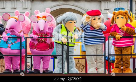 Fernsehfiguren wie das Wackeln, die Groll, Wallace und Gromit, Dangerous und Postman Pat - Akt II: Die Zeit unseres Lebens, eine jubelnden Prozession wie keine andere, eine Anspielung auf die sieben Jahrzehnte der außergewöhnlichen Herrschaft der Königin. Eine Besetzung von 2.500 Freiwilligen und Mitgliedern der Öffentlichkeit (die älteste davon ist 99 Jahre alt!) Wird feiern, wie sich die Kreativität und Kultur der britischen und Commonwealth in den sieben Jahrzehnten der Regierungszeit der Königin von 1952 bis 2022 entwickelt hat. Ihre Majestät der Königin Platinum Jubilee Pageant erzählt die Geschichte ihrer 70-jährigen Herrschaft, gespielt in vier Teilen. Stockfoto