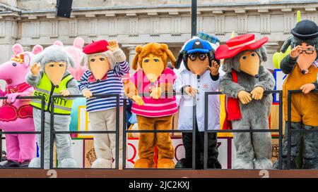 Fernsehfiguren wie das Wackeln, die Groll, Wallace und Gromit, Dangerous und Postman Pat - Akt II: Die Zeit unseres Lebens, eine jubelnden Prozession wie keine andere, eine Anspielung auf die sieben Jahrzehnte der außergewöhnlichen Herrschaft der Königin. Eine Besetzung von 2.500 Freiwilligen und Mitgliedern der Öffentlichkeit (die älteste davon ist 99 Jahre alt!) Wird feiern, wie sich die Kreativität und Kultur der britischen und Commonwealth in den sieben Jahrzehnten der Regierungszeit der Königin von 1952 bis 2022 entwickelt hat. Ihre Majestät der Königin Platinum Jubilee Pageant erzählt die Geschichte ihrer 70-jährigen Herrschaft, gespielt in vier Teilen. Stockfoto