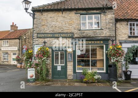 Hunters of Helmsley, zum besten kleinen Geschäft 2015 gewählt, einem freundlichen, familiengeführten Feinkostgeschäft in Helmsley, einer Marktstadt in Ryedale, North Yorkshire, England. Stockfoto