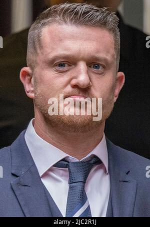 Foto zeigt: Tommy Robinson am High Court heute verlassen 9.6.22 Bild von Gavin Rodgers/ Pixel8000 Stockfoto