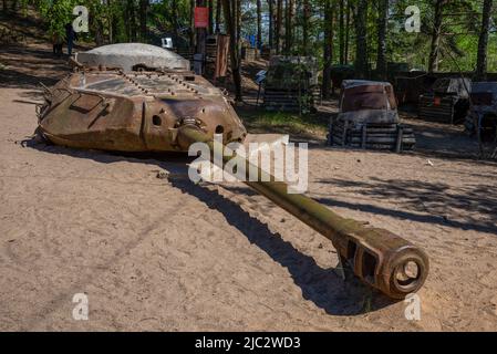 SESTRORETSK, RUSSLAND - 29. MAI 2022: AFDS-Artillerieinstallation auf Basis des IS-4 Panzerturms. Sestroretsky Grenze Stockfoto