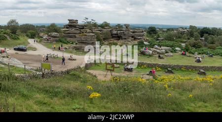 Panoramablick auf einen Teil der Brimham Rocks, in der Nähe von Harrogate, North Yorkshire, Großbritannien. Stockfoto