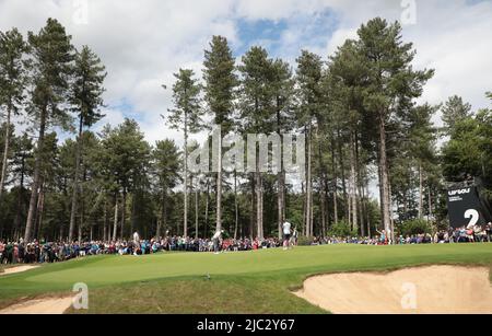 London, Großbritannien. 09.. Juni 2022. Ein Überblick über die 2. Green während der ersten Runde des ersten LIV Golf Events im Centurion Club in Hertfordshire am Donnerstag, 09. Juni 2022.das Event besteht aus 12 Teams von vier Spielern, die über 54 Löcher für einen Preispool von 25million Dollar an das Siegerteam kämpfen. Foto von Hugo Philpott/UPI Credit: UPI/Alamy Live News Stockfoto