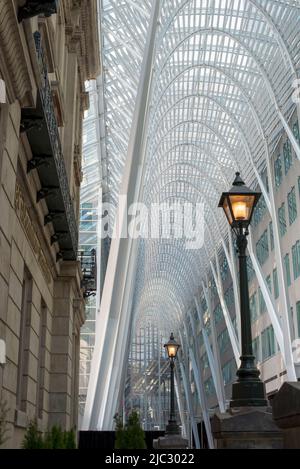 Das Allen Lambert Gallerie - Brookfield Place ist ein Atrium aus Glas und Stahl im Finanzviertel von Toronto, Ontario, Kanada. Stockfoto