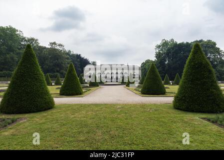 Vilvoorde, Flämisch-Brabant - Belgien - 08 28 2021 Park und Hauptrestaurant Orangerie Stockfoto