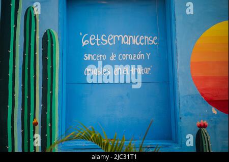 Farbenfrohe Graffitis bereichern die Mauern von Getsemani, dem coolsten Viertel in Cartagena de Indias, Kolumbien Stockfoto