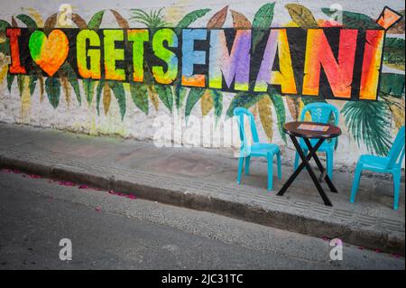 I Love Getsemani Wandbild von Artes Palencia. Farbenfrohe Graffitis bereichern die Mauern von Getsemani, dem coolsten Viertel in Cartagena de Indias, Kolumbien Stockfoto