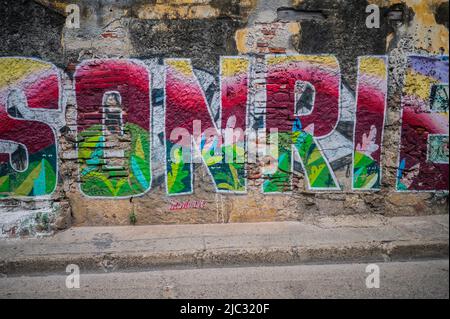 Farbenfrohe Graffitis bereichern die Mauern von Getsemani, dem coolsten Viertel in Cartagena de Indias, Kolumbien Stockfoto