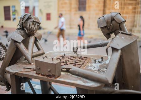 Skulptur, die Schachspieler auf der Plaza de San Pedro Claver, Cartagena, Kolumbien darstellt Stockfoto