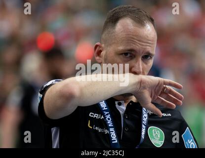 Leipzig, Deutschland. 09.. Juni 2022. Handball: Bundesliga, DHfK Leipzig - SC Magdeburg, Spieltag 33, in der Arena Leipzig. Leipzigs Cheftrainer André Haber reagiert am Rande. Quelle: Hendrik Schmidt/dpa/Alamy Live News Stockfoto