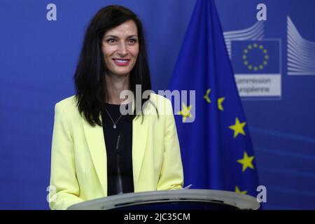 Brüssel, Region Brüssel-Hauptstadt, Belgien. 9.. Juni 2022. Mariya Gabriel, EU-Kommissarin für digitale Wirtschaft und Gesellschaft, anlässlich einer Pressekonferenz über die neue Unterstützung des Europäischen Innovationsrates für Technologie-Start-ups aus der Ukraine am 9. Juni 2022 am Sitz der Europäischen Kommission in Brüssel, Belgien. (Bild: © Valeria Mongelli/ZUMA Press Wire) Stockfoto