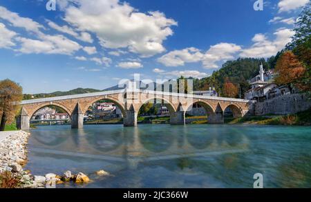 Osmanische Brücke in der Altstadt von Konic in Bosnien und Herzegowina Stockfoto