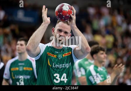 Leipzig, Deutschland. 09.. Juni 2022. Handball: Bundesliga, DHfK Leipzig - SC Magdeburg, Spieltag 33., in der Arena Leipzig. Der Leipziger Alen Milosevic reagiert nach dem Spiel. Quelle: Hendrik Schmidt/dpa/Alamy Live News Stockfoto