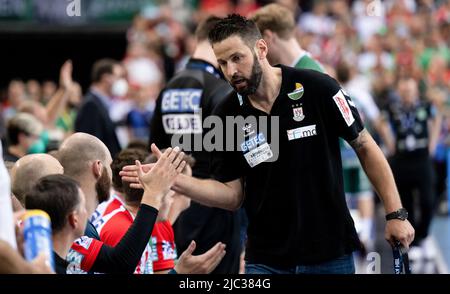 Leipzig, Deutschland. 09.. Juni 2022. Handball: Bundesliga, DHfK Leipzig - SC Magdeburg, Spieltag 33., in der Arena Leipzig. Magdeburgs Trainer Bennett Wiegert reagiert am Rande. Quelle: Hendrik Schmidt/dpa/Alamy Live News Stockfoto