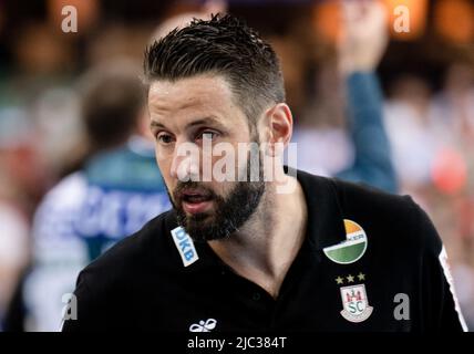 Leipzig, Deutschland. 09.. Juni 2022. Handball: Bundesliga, DHfK Leipzig - SC Magdeburg, Spieltag 33., in der Arena Leipzig. Magdeburgs Trainer Bennett Wiegert reagiert am Rande. Quelle: Hendrik Schmidt/dpa/Alamy Live News Stockfoto