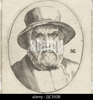 Büstchenportrait im Oval eines älteren, bärtigen Mannes mit Hut, Portrait von Dirck Volkertsz. Coornhert, Hendrick Goltzius, (abgelehnte Namensnennung), Druckerei: Anonymous, Jan Harmensz. Müller, Druckerei: Niederlande, (möglicherweise), Amsterdam, 1700 - 1799, Papier, Gravur, H 53 mm × B 44 mm Stockfoto