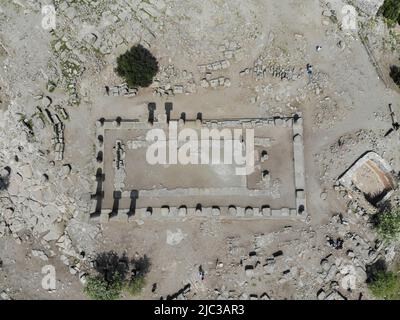 Luftaufnahme der Ruinen, antiker Tempel der Göttin Athene in Assos, Türkei Stockfoto