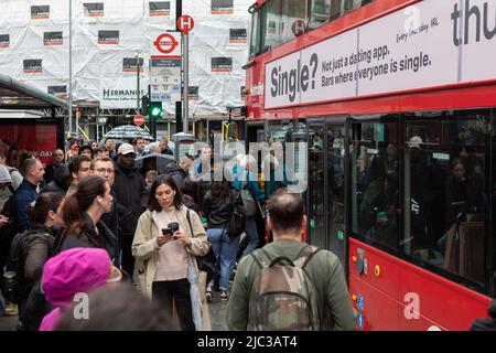 Ein großer U-Bahnstreik wird von Mitgliedern der Gewerkschaft Rail, Maritime and Transport (RMT) für 24 Stunden geführt. Es hat schwere Störungen in der ganzen Stadt du verursacht Stockfoto