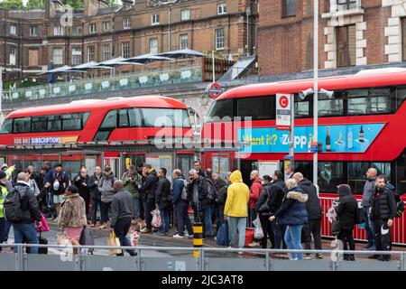 Ein großer U-Bahnstreik wird von Mitgliedern der Gewerkschaft Rail, Maritime and Transport (RMT) für 24 Stunden geführt. Es hat schwere Störungen in der ganzen Stadt du verursacht Stockfoto