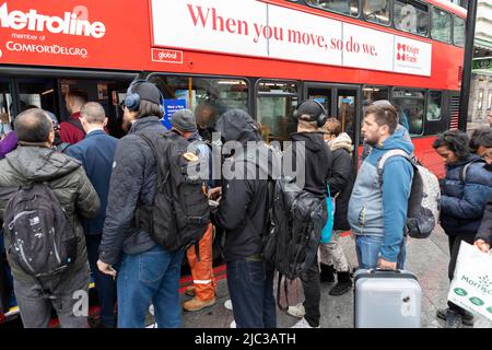 Ein großer U-Bahnstreik wird von Mitgliedern der Gewerkschaft Rail, Maritime and Transport (RMT) für 24 Stunden geführt. Es hat schwere Störungen in der ganzen Stadt du verursacht Stockfoto