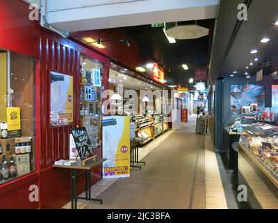 Als Oase der französischen Gastronomie beziehen alle Spitzenköche ihre Speisen und Zutaten von Les Halles de Lyon - Paul Bocuse. Stockfoto