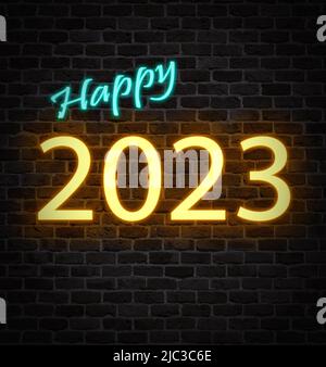 Beleuchtete 2023 Happy New Year Neon-Schild auf Ziegelwand Stockfoto