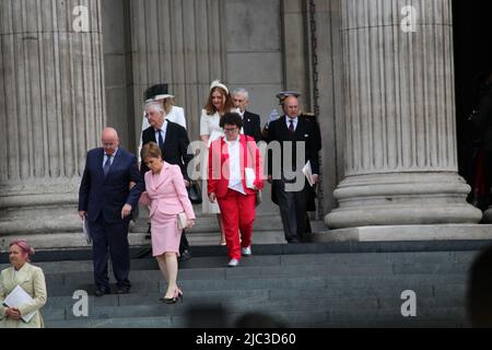 London, Großbritannien. 3. Juni 2022. Die schottische erste Ministerin Nicola Sturgeon und ihr Ehemann kommen in St. Pauls an, um am Nationalgottesdienst in der St. Paul’s Cathedral im Rahmen der Feierlichkeiten zum Platin-Jubiläum der Königin teilzunehmen Stockfoto