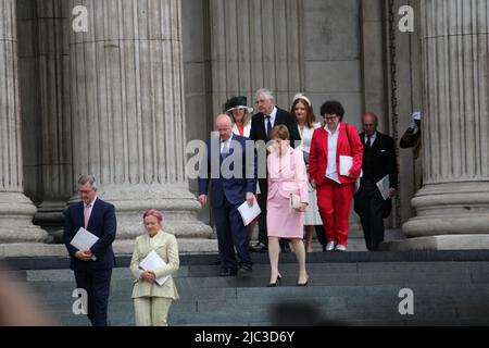 London, Großbritannien. 3. Juni 2022. Die schottische erste Ministerin Nicola Sturgeon und ihr Ehemann kommen in St. Pauls an, um am Nationalgottesdienst in der St. Paul’s Cathedral im Rahmen der Feierlichkeiten zum Platin-Jubiläum der Königin teilzunehmen Stockfoto