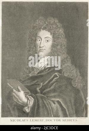 Porträt des französischen Chemikers Nicolas Lemery, Druckerei: Nicolas Pitau (I), (auf Objekt erwähnt), Paris, 1644 - 1671, Papier, Gravur, H 220 mm × B 158 mm Stockfoto