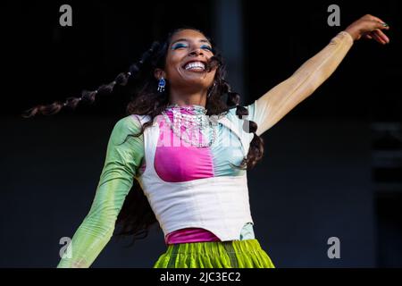 Porto, Portugal. 09.. Juni 2022. Die amerikanische experimentelle Popmusikerin Chrystia 'Tia' Cabral tritt 2022 auf der NOS-Bühne während des NOS Primavera Sound in Porto auf. Kredit: SOPA Images Limited/Alamy Live Nachrichten Stockfoto