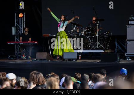 Porto, Portugal. 09.. Juni 2022. Die amerikanische experimentelle Popmusikerin Chrystia 'Tia' Cabral tritt 2022 auf der NOS-Bühne während des NOS Primavera Sound in Porto auf. Kredit: SOPA Images Limited/Alamy Live Nachrichten Stockfoto