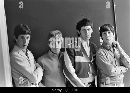 DIE BRITISCHE Popgruppe DER WHO auf Ready, Steady, Go! Im April 1965 von links: Pete Townshend, Roger Daltrey, John Entwistle, Keith Moon. Foto: Tony Gale Stockfoto