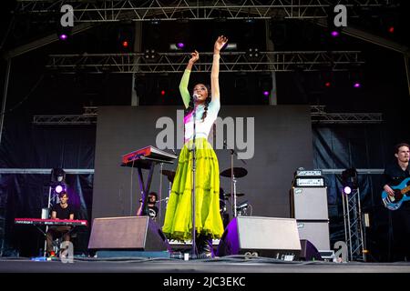 Porto, Portugal. 09.. Juni 2022. Die amerikanische experimentelle Popmusikerin Chrystia 'Tia' Cabral tritt 2022 auf der NOS-Bühne während des NOS Primavera Sound in Porto auf. (Foto: Diogo Baptista/SOPA Images/Sipa USA) Quelle: SIPA USA/Alamy Live News Stockfoto