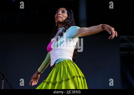 Porto, Portugal. 09.. Juni 2022. Die amerikanische experimentelle Popmusikerin Chrystia 'Tia' Cabral tritt 2022 auf der NOS-Bühne während des NOS Primavera Sound in Porto auf. (Foto: Diogo Baptista/SOPA Images/Sipa USA) Quelle: SIPA USA/Alamy Live News Stockfoto