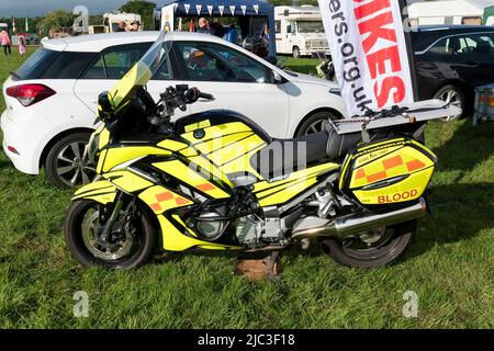 Frome, Somerset, UK - September 25 2021: Ein Yamaha FJR1300 Blood Bike (WX14 WHE), das zum UK Freewheelers Emergency Voluntary Service gehört Stockfoto