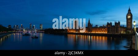 Blue Hour am London Times River Stockfoto