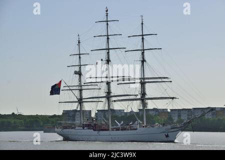 Die Royal Navy of Oman segelt das Trainingsschiff Shabab Oman II, das bei seinem ersten Besuch in London die Themse hinauf fährt Stockfoto