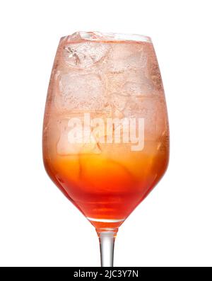 Glas aperol Spritz Cocktail auf weißem Hintergrund Stockfoto